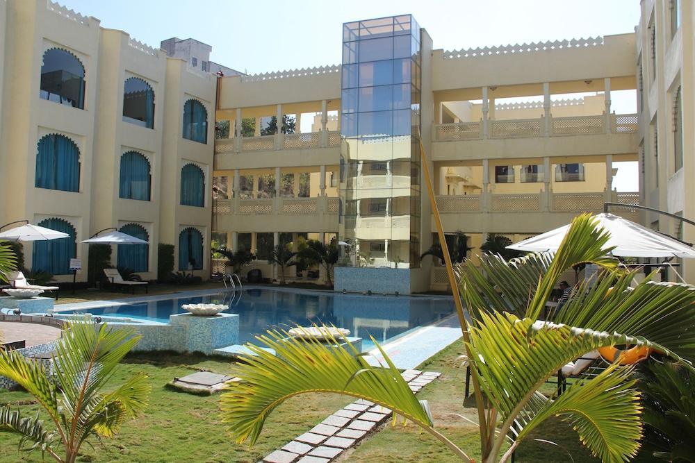 Club Mahindra Udaipur Hotel Exterior photo