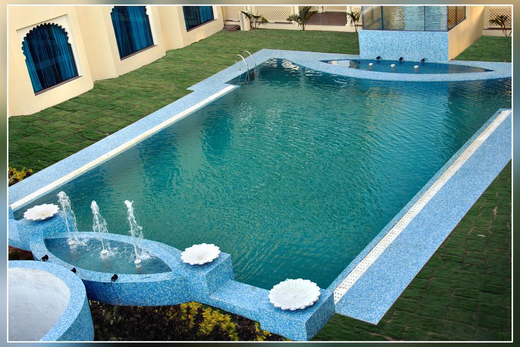 Club Mahindra Udaipur Hotel Exterior photo