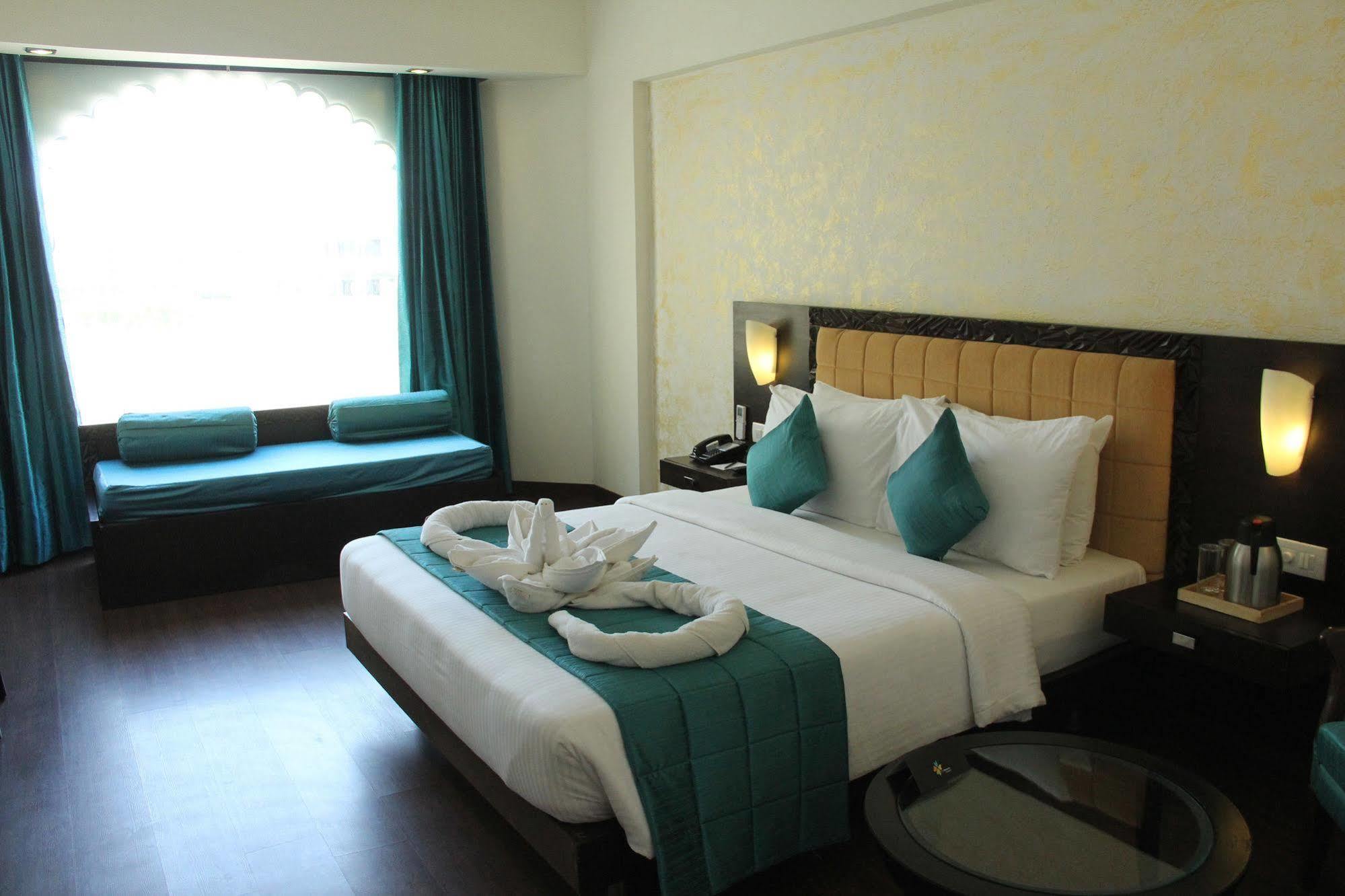 Club Mahindra Udaipur Hotel Exterior photo